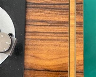 TEAC TN-400 Vintage Turntable AS-IS	4x22x20in	HxWxD
