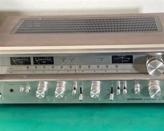 Pioneer SX-780 Stereo Receiver	6x19x15in	HxWxD
