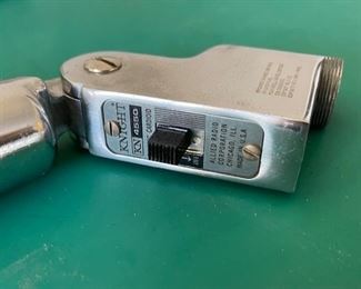 Knight 4550 Vintage MIC Microphone in Box	Box: 3x11x5in	HxWxD
