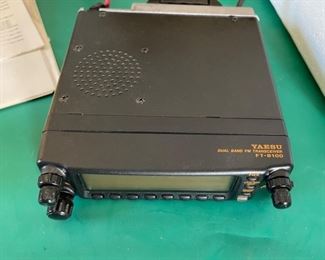Yaesu FT-8100 Dual Band VHF/ UHF Transceiver FT-8100R	Box: 3x14.5x10in	HxWxD
