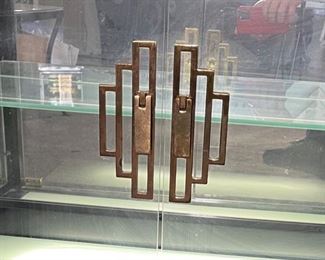 2-Shelf  Display Cabinet Lighted	31x35x14.5in	HxWxD