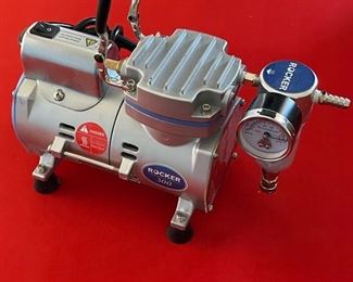 Rocker 500 Oil free Vacuum Pump new condition