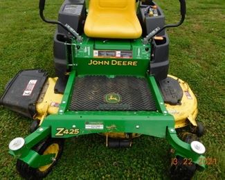 Like new John Deere Z425 zero turn mower.