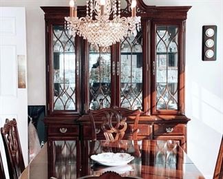 Beautiful Mahogany Dining set with leaves