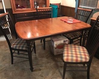 Wonderful table and 6 chairs