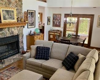 BEAUTIFUL SECTIONAL WITH OTTOMAN