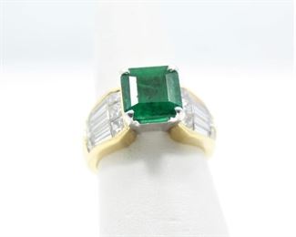 18K Gold Ring with 2.3 Carat Emerald and 1.91 TCW Diamonds