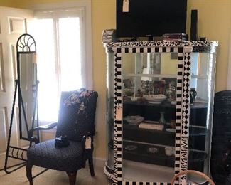 Decorative mirrors and TV