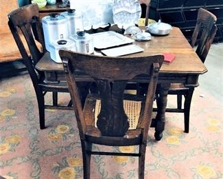 Oak Table with Leaves and 4 Chairs