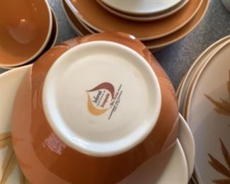 MCM Informal Iroquois dishes