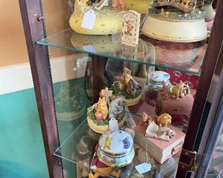 WINNIE THE POOH Collectibles