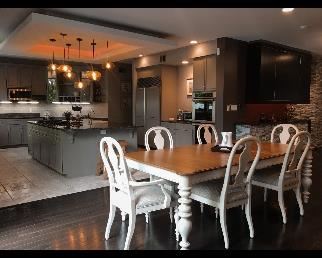 Large Ethan Allen adjustable rectangular dining table with 6 chairs. 2 leaves can seat 10. 72" x 42" Price is $2,100