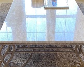 Marble too coffee tsble