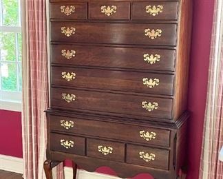 Gentleman's Bureau / Chest of Drawers / Dresser