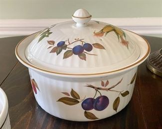 Royal Worcester Fine Porcelain Covered Casserole (Evesham Pattern)