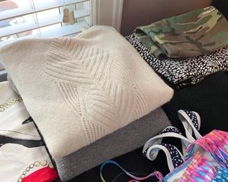 Women's Clothing - Sweaters