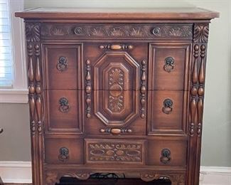 Vintage Carved 4-Drawer Chest 