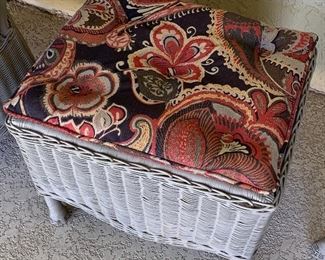 Wicker Patio Furniture: 4 Chairs, Ottoman and Side Table