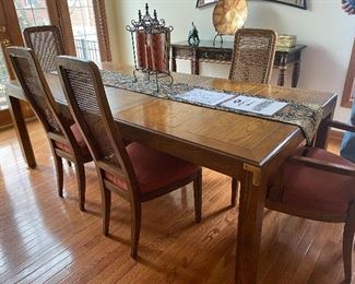 Henredon dining table; 6 chairs, 1 leaf