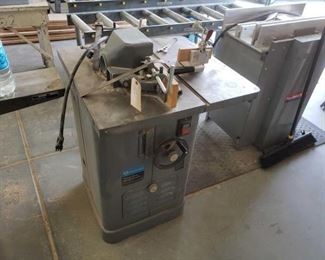 112	

Rockwell Heavy Duty Wood Shaper
Model No: 52-333 Measures Approx: 28" x 27" x 40"