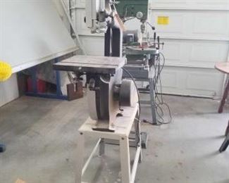 140	

Delta Band Saw
Measures Approx: 68" × 29" 115v Wood Not Included!!