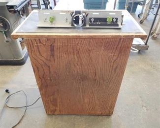 146	

Craftsman Router And Wooden Router Table
Measures Approx: 29" x 17" x 34"