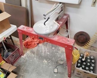 202	

RBI Hawk Precision Scroll Saw
Model No: 226 VS Measures Approx: 38" x 32" x 39"