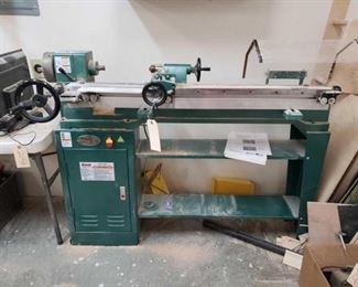 204	

Grizzly Heavy Duty Wood Lathe
Model No: G1495 Measures Approx: 61" x 20" x 44"