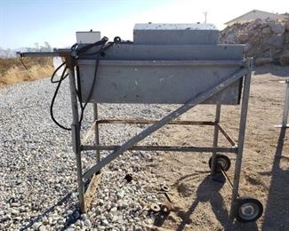 302	

Lock Former Machine
Lock Former Machine measures Approx 32"x17"x34"