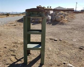 306	

Pipe Bender
Measures Approx 35"x15"x41"