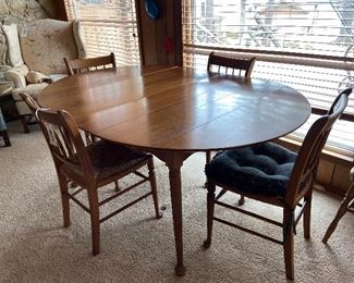 Maple Kitchen Table with 4 chairs & 2 leaves