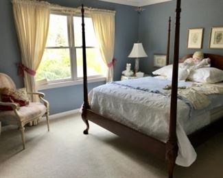 Queen 4 poster bed