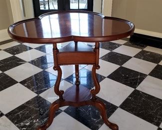 Clover-shape table - 26" wide from leaf to leaf and 27" tall