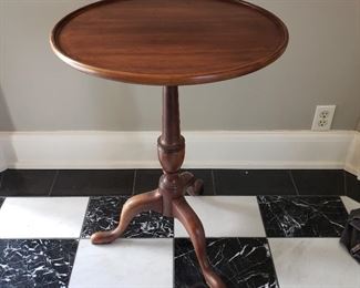 Simple round side table - 28" high x 20" diameter
