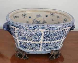 Large oval planter on animal feet - 10" high x 21" wide x 14" deep