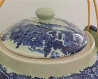 Asian jar with lid and handles - 19" high x 11" diameter