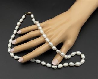 Gorgeous Pearl Estate 20" Necklace in 14k Yellow Gold.