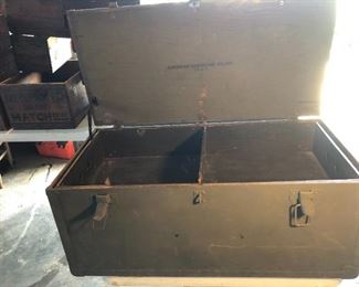 WW 2  MILITARY FOOT LOCKER