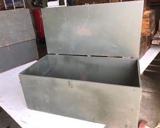 LATER MILITARY FOOT LOCKER