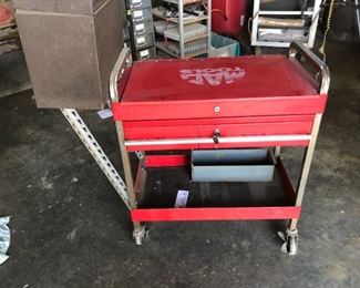 MAC ROLL AROUND WITH TOOL BOX AND TOOLS