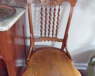 vintage chair, too cute!!