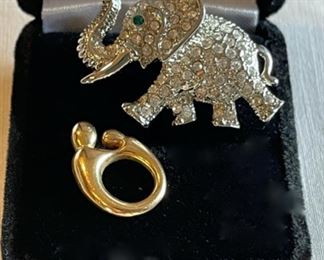$20.00..............Unmarked Pendent and Pin (C223)