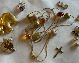 CLEARANCE ! $3.00 NOW, WAS $10.00..................Costume Jewelry (C200)