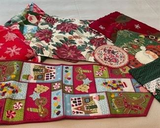 CLEARANCE ! $3.00 NOW, WAS $10.00...................Christmas Linens (C170)