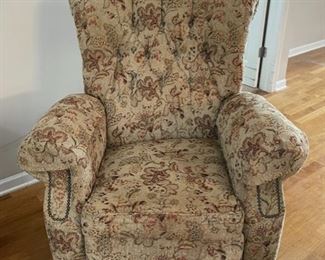 REDUCED! $37.50 NOW, WAS $50.00.................Recliner nice but shows some wear (C155)