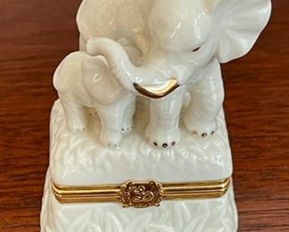 $20.00...................Lenox Elephant Trinket Box , mini elephant inside (C082)