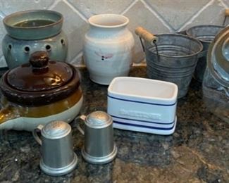 REDUCED! $7.50 NOW, WAS $10.00..................Kitchenware (C065)