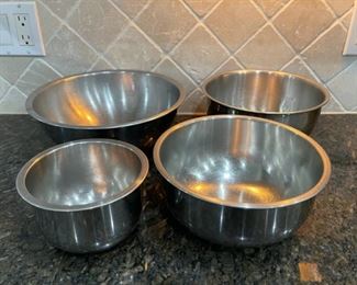 REDUCED! $9.00 NOW, WAS $12.00..................Stainless Bowls (C044)