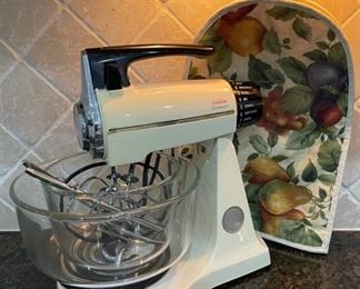 $25.00.................Sunbeam Mixer and mixer cover (C039)