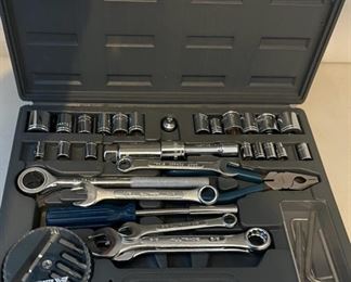 HALF OFF! $7.00 NOW, WAS $14.00................Tool Set (C020)